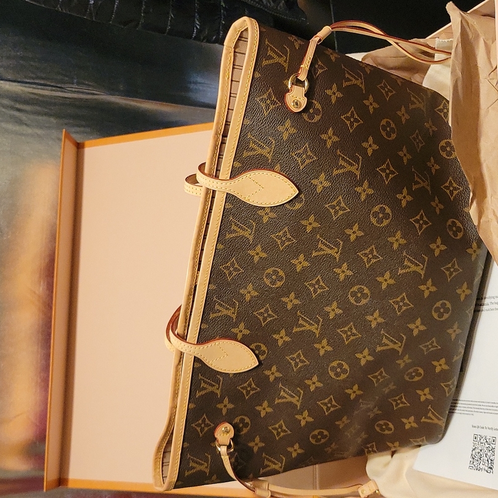 Authentic LV MM Neverful Tote2021 - Picture 1 of 17
